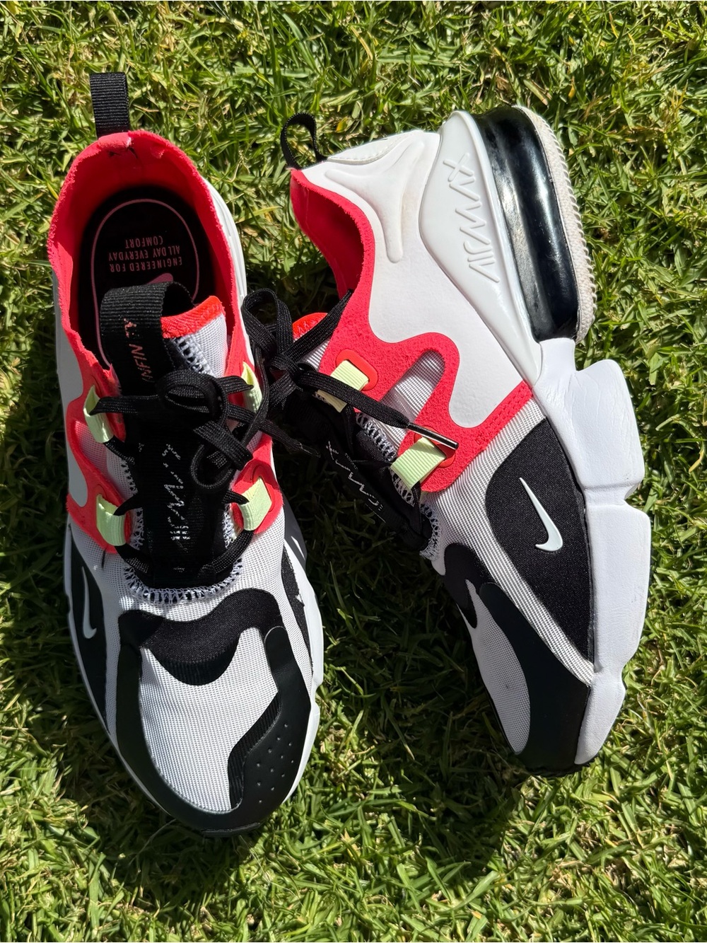 Nike Air Max Trainer in White, Black & Neon Pink